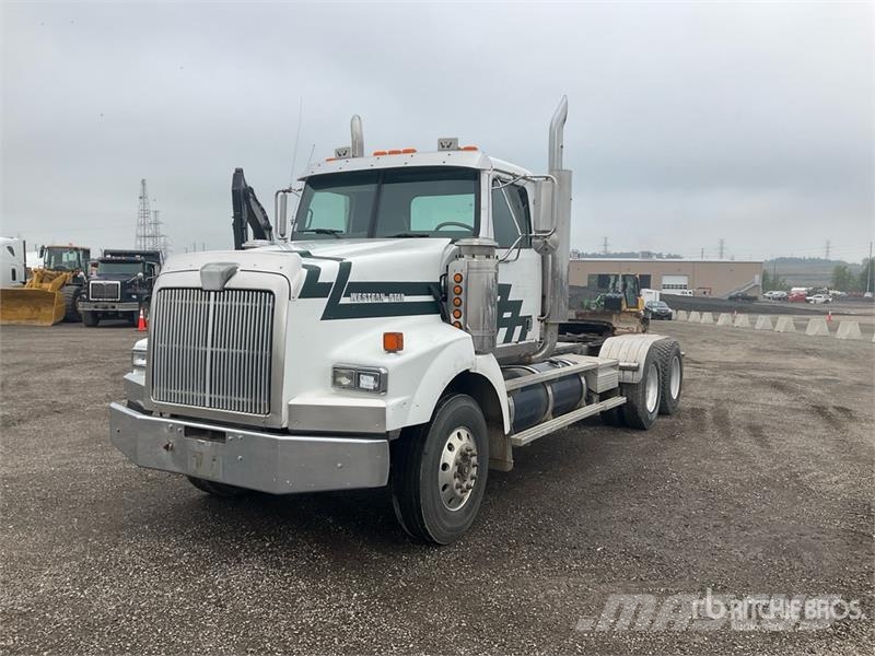 Western Star 4900 6x4 Heavy Haul T/A Day Cab Truck Tractor Vetopöytäautot