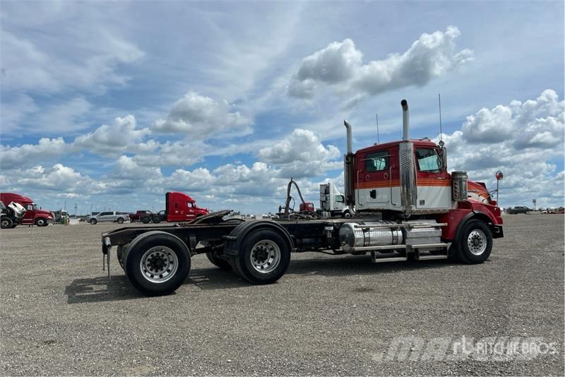 Western Star 4900 6x4 T/A Day Cab Truck Tractor Vetopöytäautot