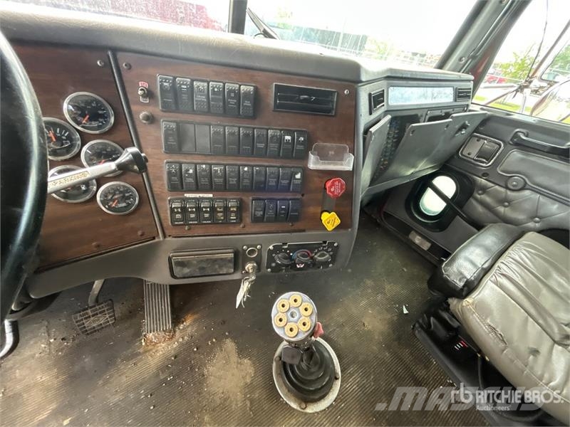 Western Star 4900 6x4 Sleeper Cab and Chassis Cabins and interior
