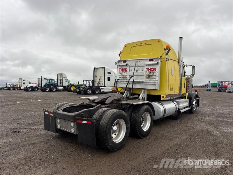 Western Star 4900 6x4 T/A Sleeper Truck Tractor 曳引機組件
