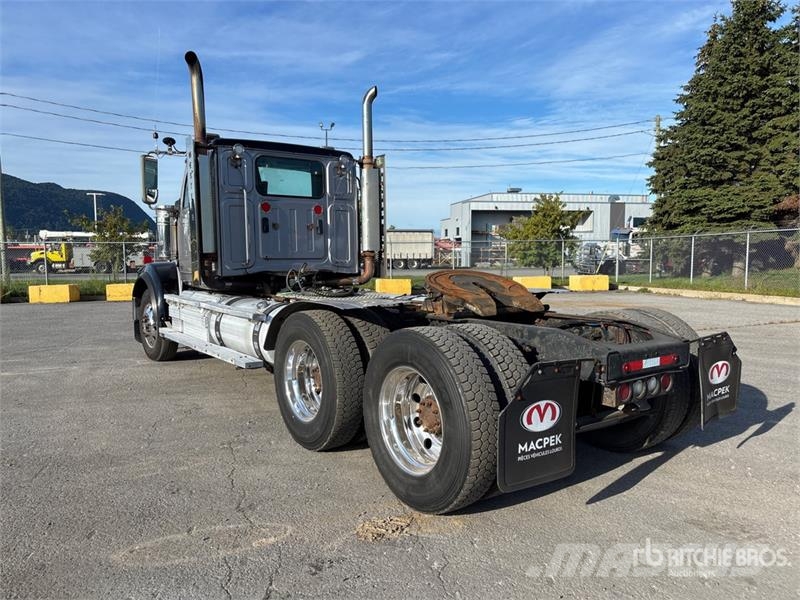 Western Star 4900 6x4 T/A Day Cab Truck Tractor Vetopöytäautot