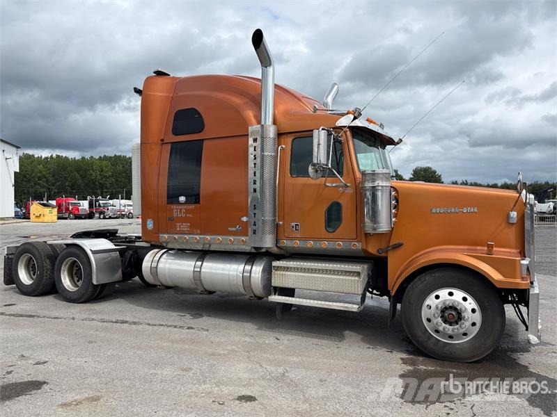 Western Star 4900 6x4 T/A Sleeper Truck Tractor Vetopöytäautot