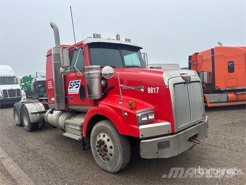 Western Star 4900 6x4 T/A Sleeper Truck Tractor (Inoperable) Vetopöytäautot