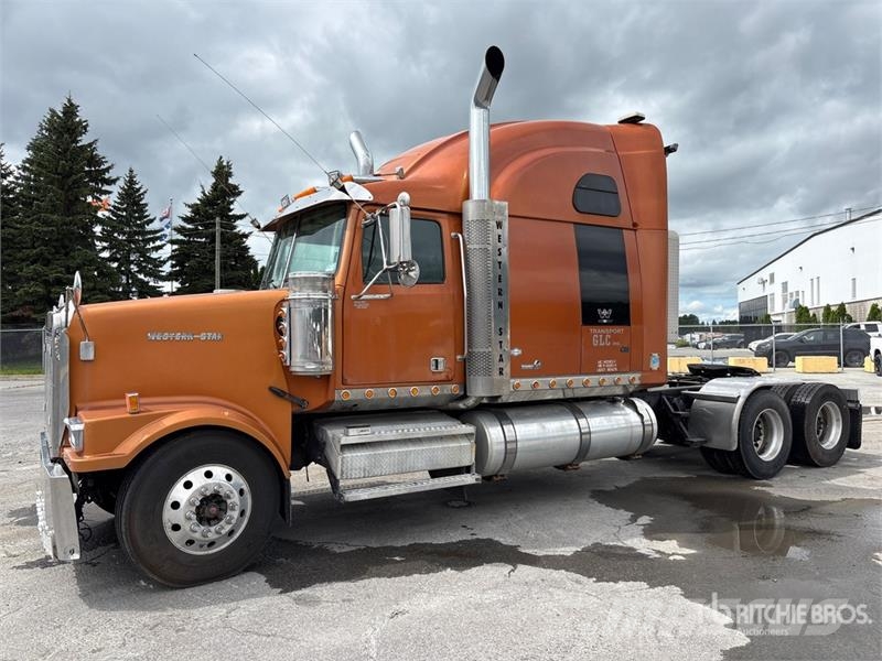 Western Star 4900 6x4 T/A Sleeper Truck Tractor Vetopöytäautot