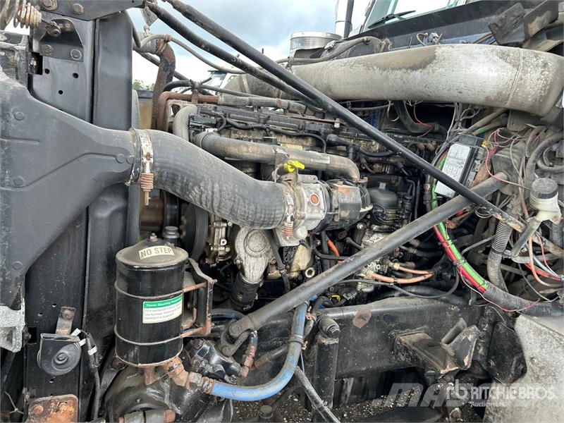 Western Star 4900 6x4 T/A Sleeper Truck Tractor Vetopöytäautot