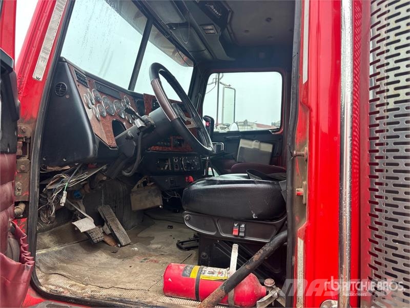 Western Star 4900 6x4 T/A Sleeper Truck Tractor (Inoperable) Vetopöytäautot