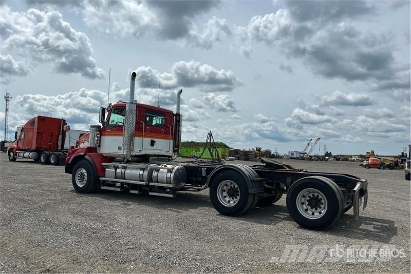 Western Star 4900 6x4 T/A Day Cab Truck Tractor Vetopöytäautot