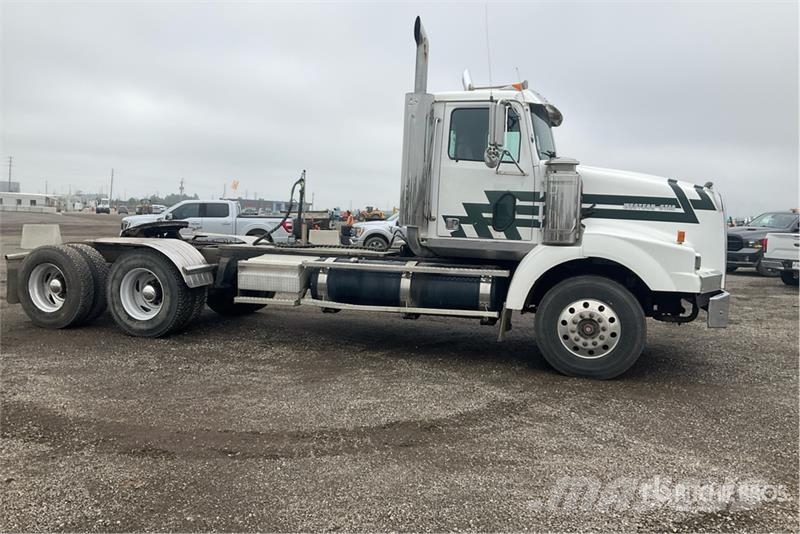 Western Star 4900 6x4 Heavy Haul T/A Day Cab Truck Tractor Vetopöytäautot