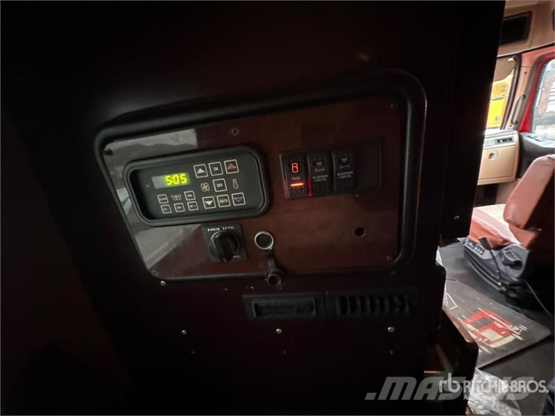 Western Star 4900 6x4 T/A Sleeper Truck Tractor Седельные тягачи