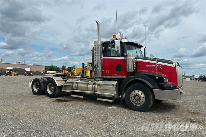 Western Star 4900 6x4 T/A Day Cab Truck Tractor Vetopöytäautot