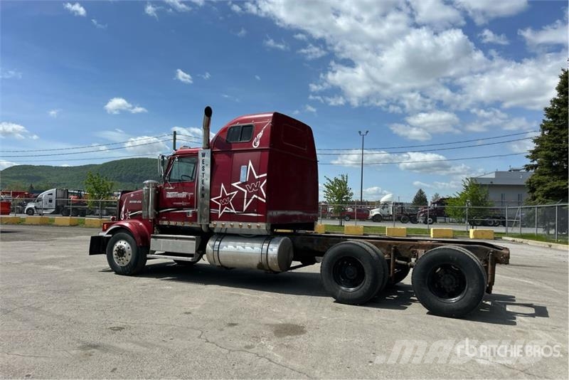 Western Star 4900 6x4 Sleeper Cab and Chassis Cabins and interior
