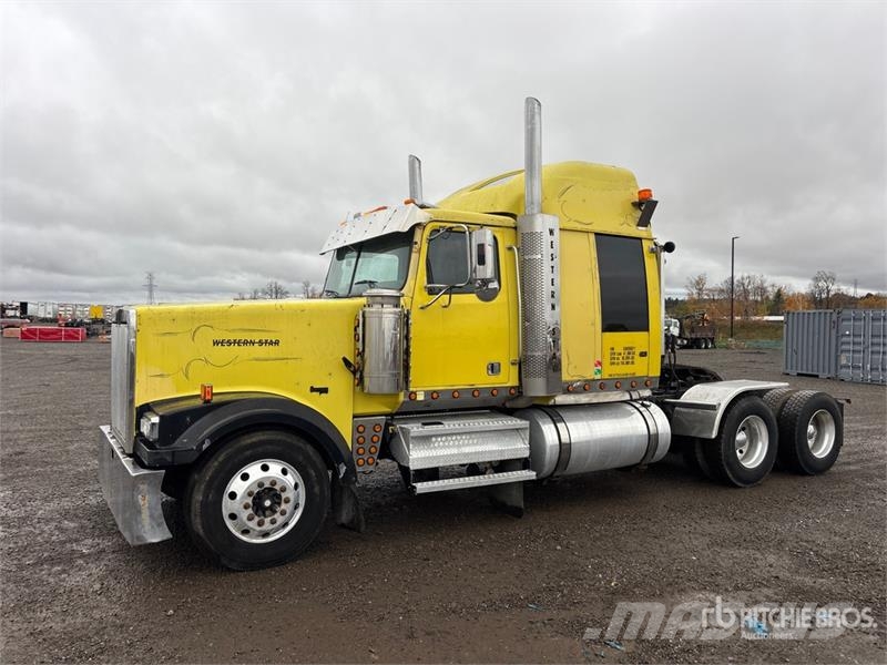 Western Star 4900 6x4 T/A Sleeper Truck Tractor 曳引機組件