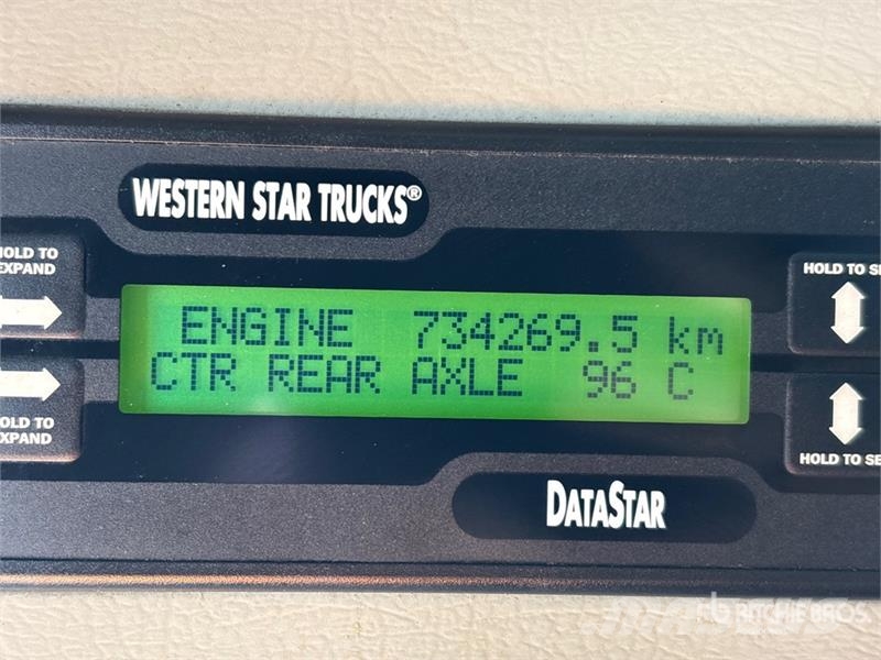 Western Star 4900 6x4 T/A Day Cab Truck Tractor Vetopöytäautot