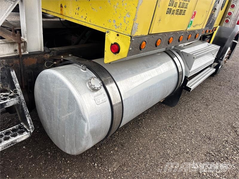 Western Star 4900 6x4 T/A Sleeper Truck Tractor 曳引機組件