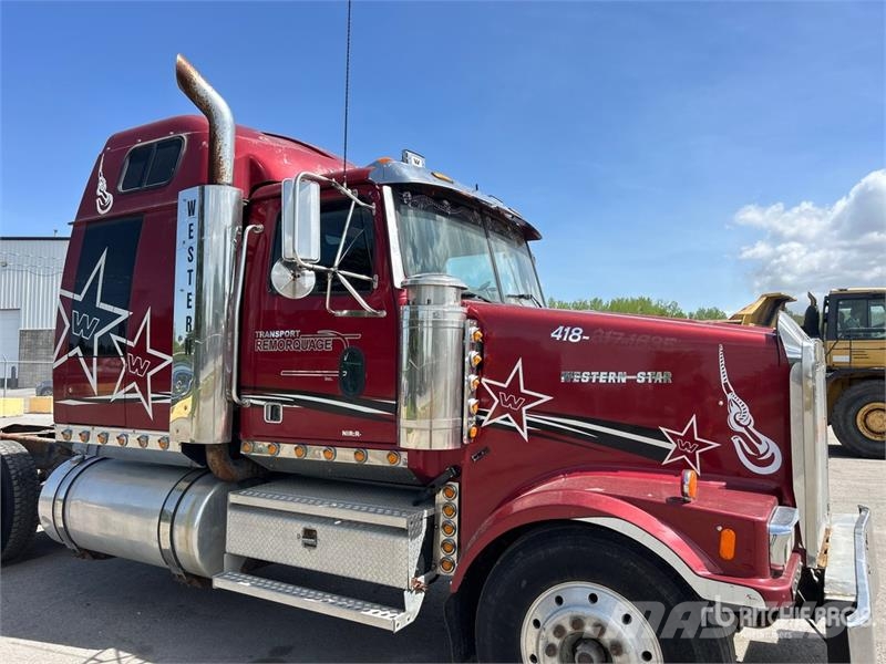 Western Star 4900 6x4 Sleeper Cab and Chassis Cabins and interior