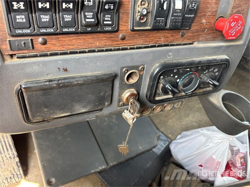 Western Star 4900 6x4 T/A Sleeper Truck Tractor (Inoperable) Dragbilar
