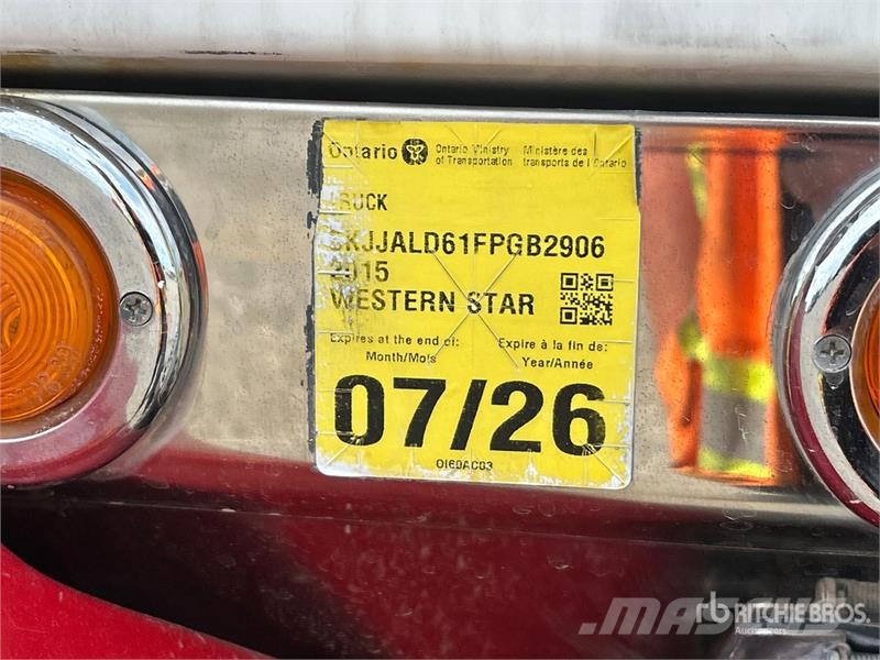 Western Star 4900 6x4 T/A Day Cab Truck Tractor Vetopöytäautot
