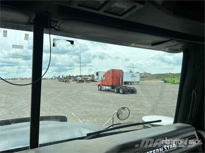 Western Star 4900 6x4 T/A Day Cab Truck Tractor Vetopöytäautot