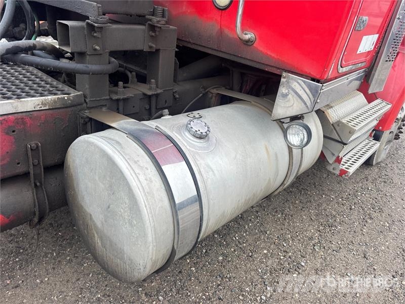 Western Star 4900 6x4 T/A Sleeper Truck Tractor (Inoperable) Vetopöytäautot