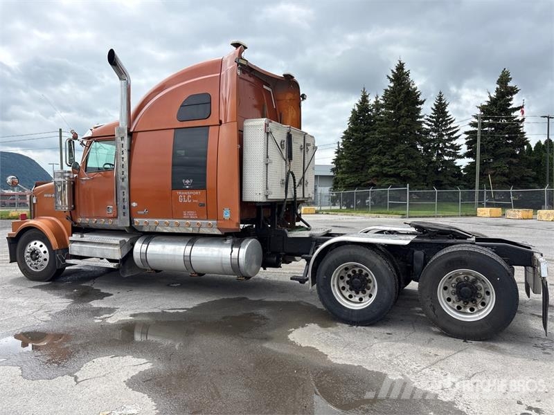 Western Star 4900 6x4 T/A Sleeper Truck Tractor Vetopöytäautot