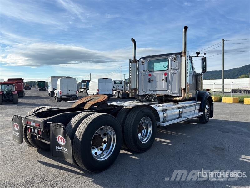 Western Star 4900 6x4 T/A Day Cab Truck Tractor Vetopöytäautot