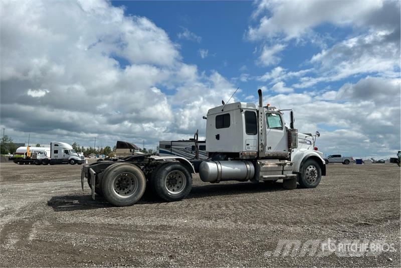 Western Star 4900 6x4 T/A Sleeper Truck Tractor Vetopöytäautot