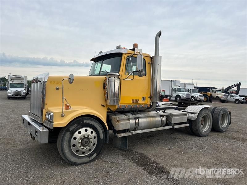 Western Star 4900 6x4 T/A Day Cab Truck Tractor Vetopöytäautot