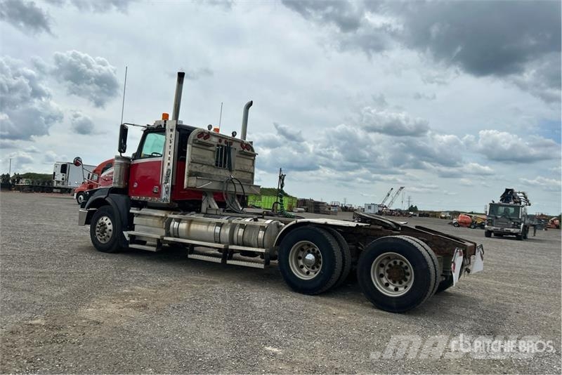 Western Star 4900 6x4 T/A Day Cab Truck Tractor Vetopöytäautot