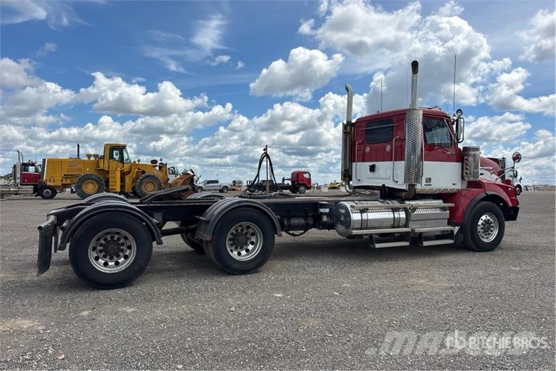 Western Star 4900 6x4 T/A Day Cab Truck Tractor Vetopöytäautot