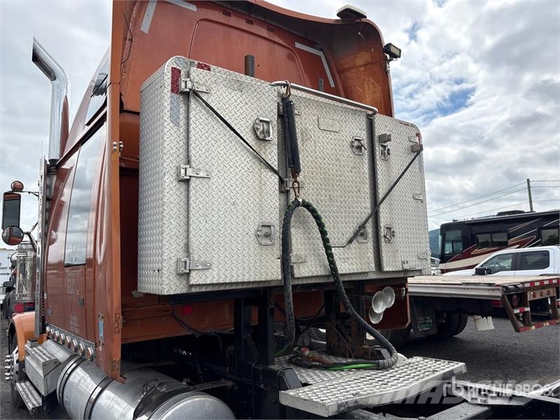 Western Star 4900 6x4 T/A Sleeper Truck Tractor Vetopöytäautot