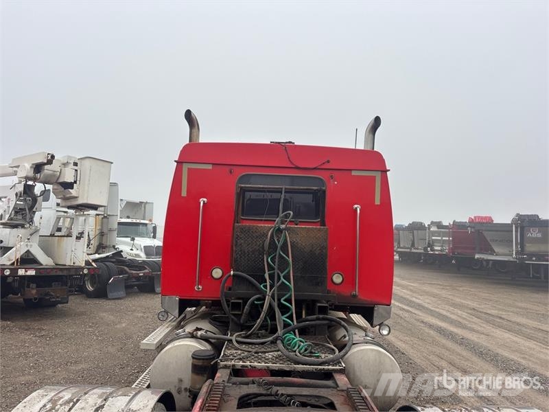 Western Star 4900 6x4 T/A Sleeper Truck Tractor (Inoperable) Vetopöytäautot