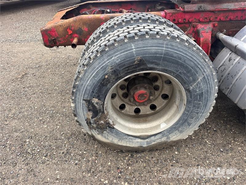 Western Star 4900 6x4 T/A Sleeper Truck Tractor (Inoperable) Vetopöytäautot
