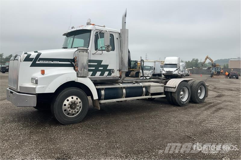 Western Star 4900 6x4 Heavy Haul T/A Day Cab Truck Tractor Vetopöytäautot