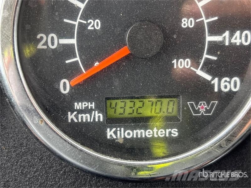 Western Star 4900 6x4 T/A Day Cab Truck Tractor Vetopöytäautot