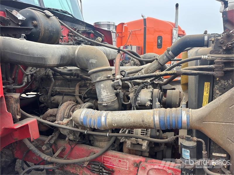 Western Star 4900 6x4 T/A Sleeper Truck Tractor (Inoperable) Vetopöytäautot