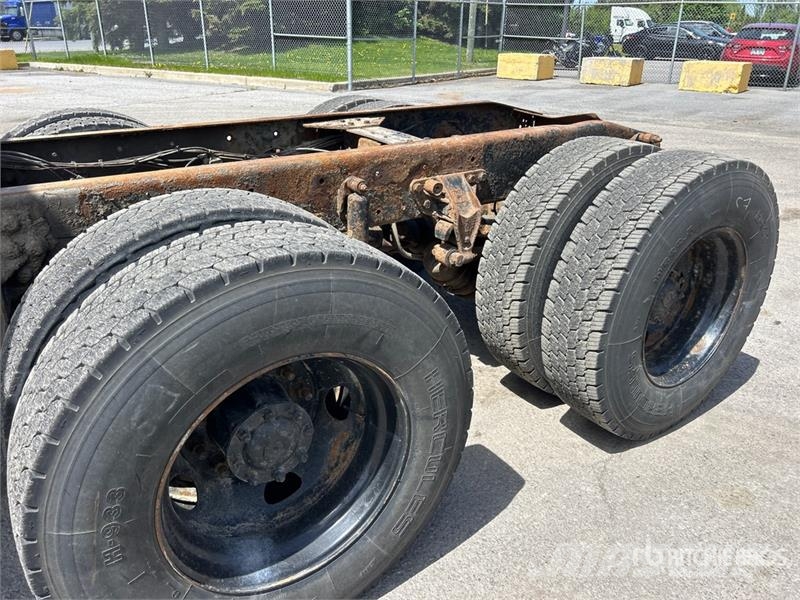 Western Star 4900 6x4 Sleeper Cab and Chassis Cabins and interior