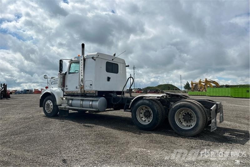 Western Star 4900 6x4 T/A Sleeper Truck Tractor Vetopöytäautot