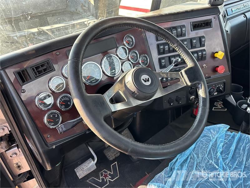 Western Star 4900 6x4 T/A Day Cab Truck Tractor Vetopöytäautot