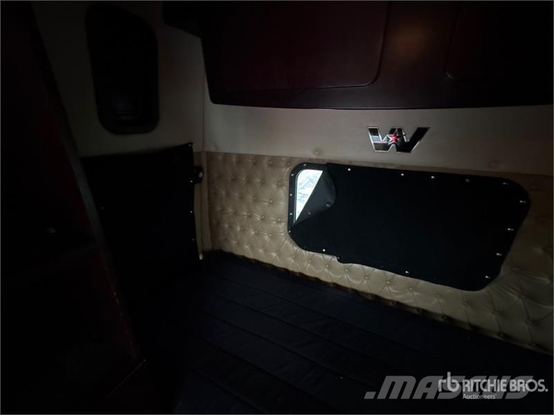 Western Star 4900 6x4 T/A Sleeper Truck Tractor Седельные тягачи