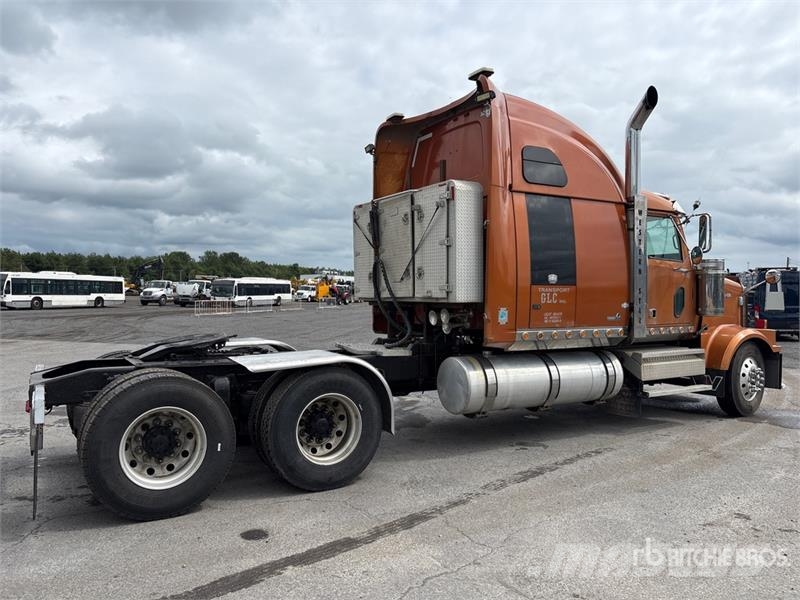 Western Star 4900 6x4 T/A Sleeper Truck Tractor Vetopöytäautot