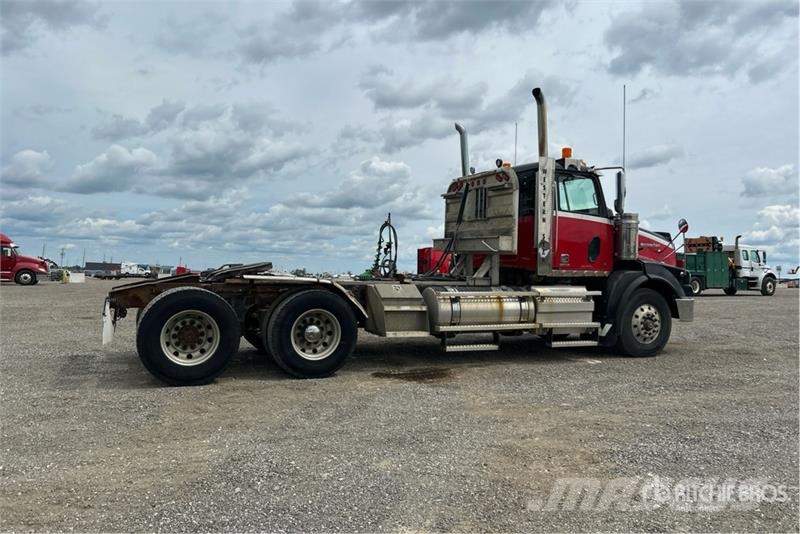 Western Star 4900 6x4 T/A Day Cab Truck Tractor Vetopöytäautot