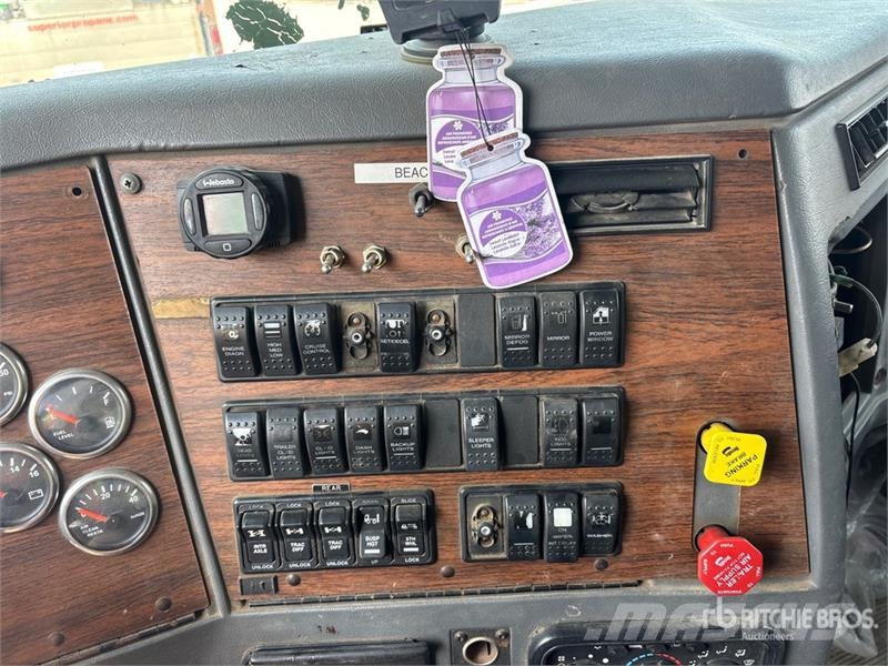 Western Star 4900 6x4 T/A Sleeper Truck Tractor (Inoperable) Dragbilar