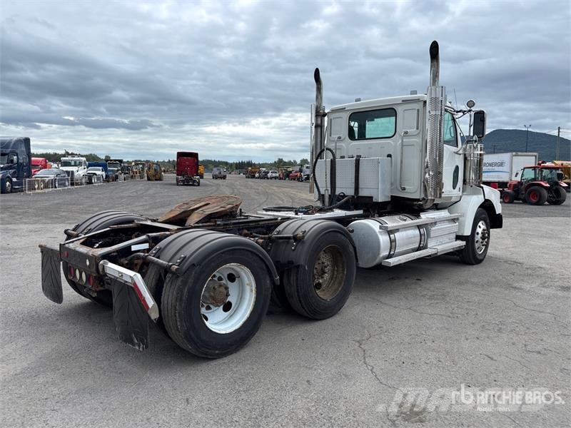 Western Star 4900 6x4 T/A Day Cab Truck Tractor Vetopöytäautot