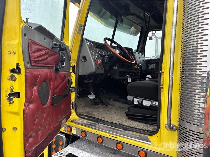 Western Star 4900 6x4 T/A Sleeper Truck Tractor 曳引機組件