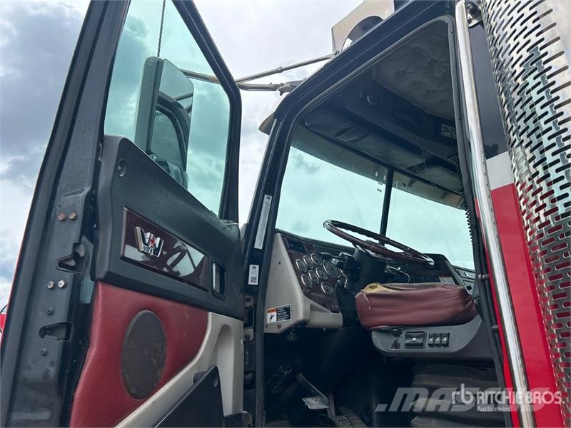 Western Star 4900 6x4 T/A Day Cab Truck Tractor Vetopöytäautot
