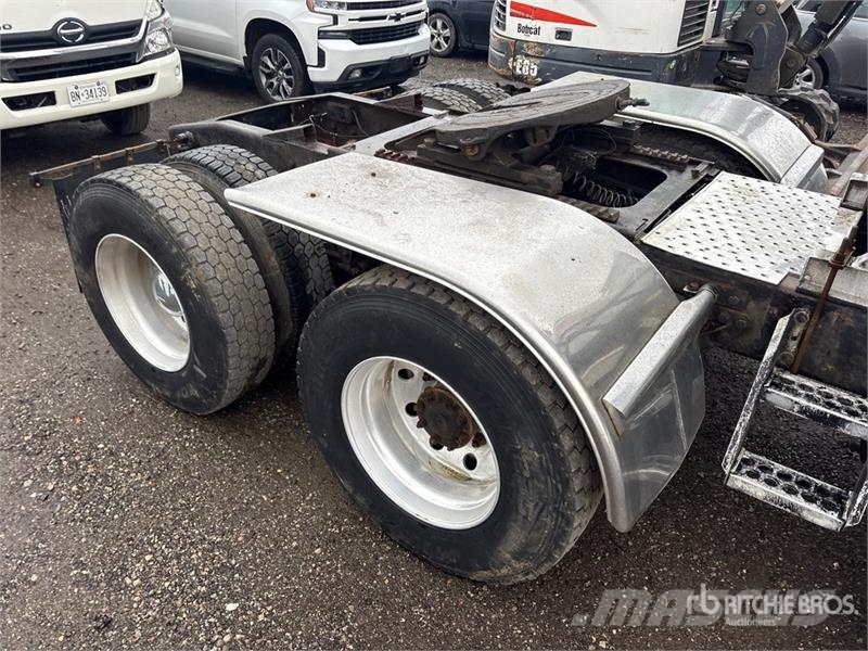 Western Star 4900 6x4 T/A Sleeper Truck Tractor 曳引機組件