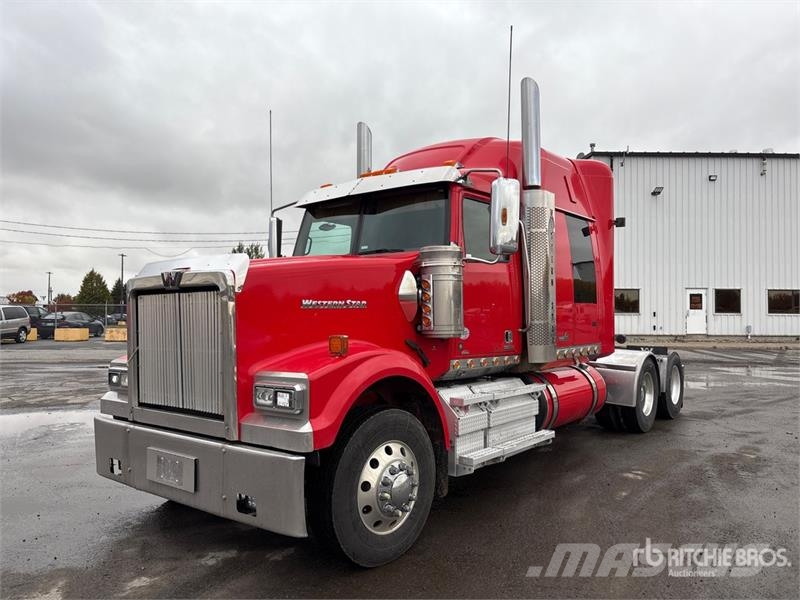 Western Star 4900 6x4 T/A Sleeper Truck Tractor Седельные тягачи