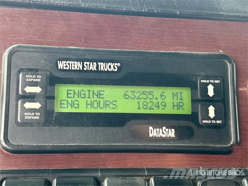Western Star 4900 6x4 T/A Sleeper Truck Tractor Vetopöytäautot
