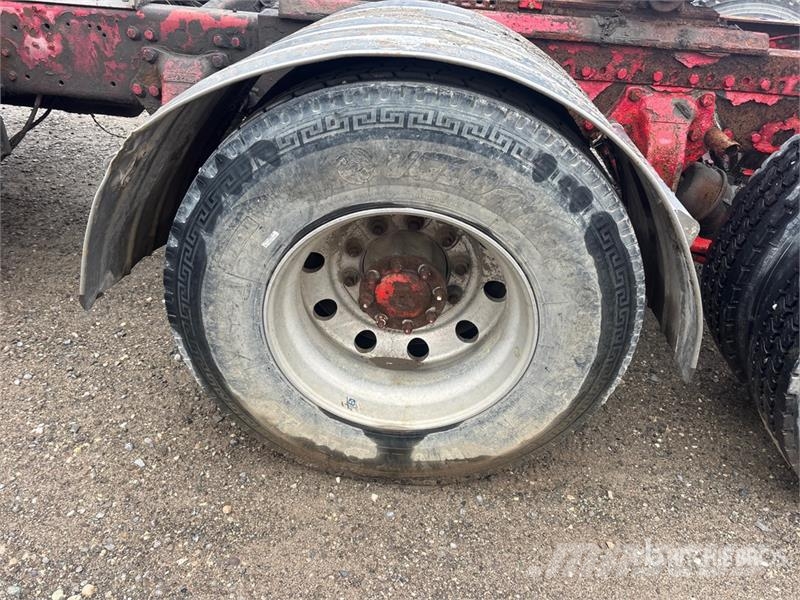 Western Star 4900 6x4 T/A Sleeper Truck Tractor (Inoperable) Vetopöytäautot