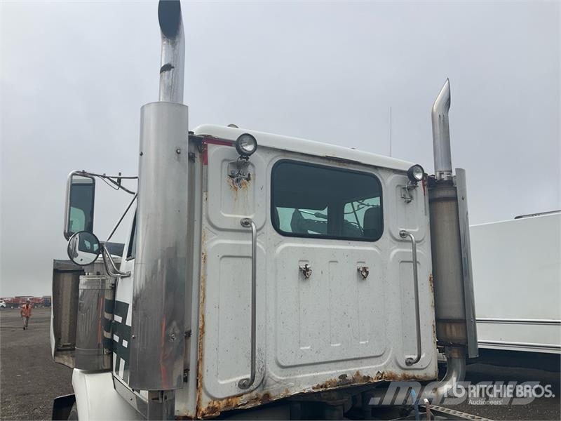 Western Star 4900 6x4 Heavy Haul T/A Day Cab Truck Tractor Vetopöytäautot